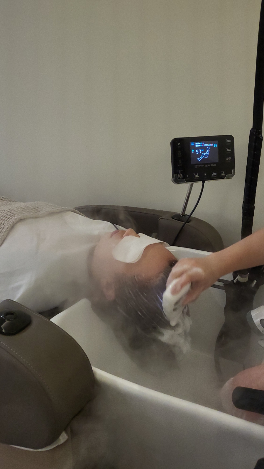 SLON HAIR | 진짜 두피관리 받아보세요 — 강남역 두피케어 끝판